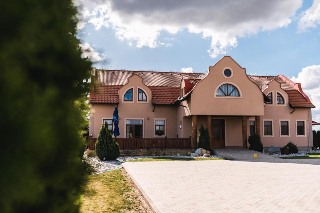 Motel Ard Sarovce Bagian luar foto