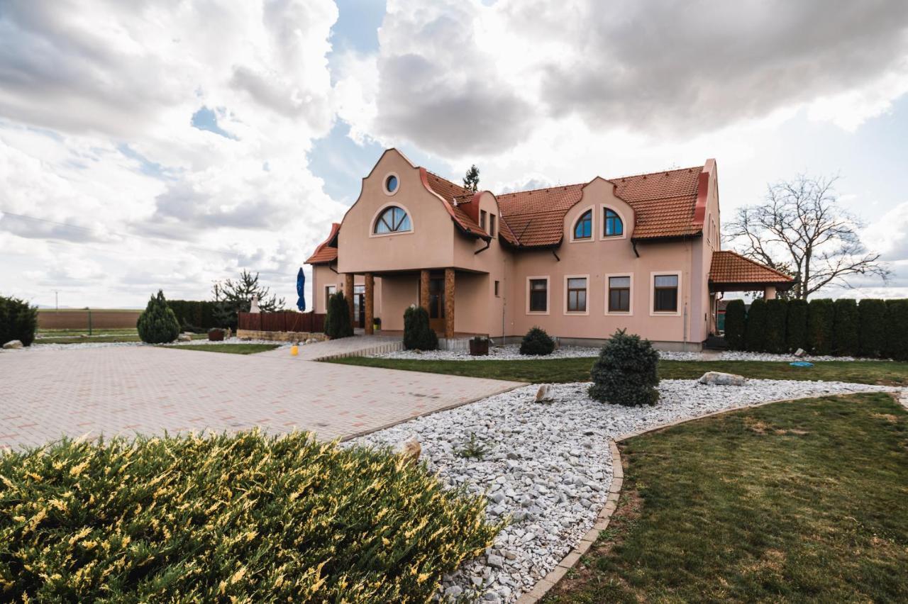 Motel Ard Sarovce Bagian luar foto