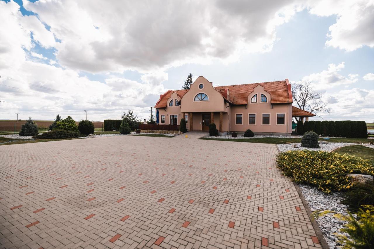 Motel Ard Sarovce Bagian luar foto