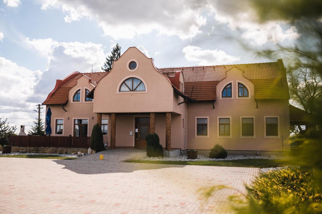 Motel Ard Sarovce Bagian luar foto