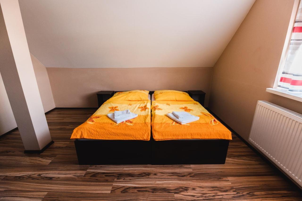 Motel Ard Sarovce Bagian luar foto